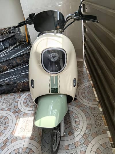 yadea electric scooter for sale beautiful colour