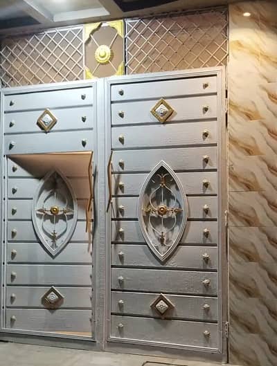 Beautiful 9 Rooms Tripple Storey House in Main Bazar