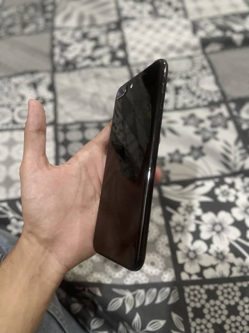 Apple iPhone 7 Plus 1