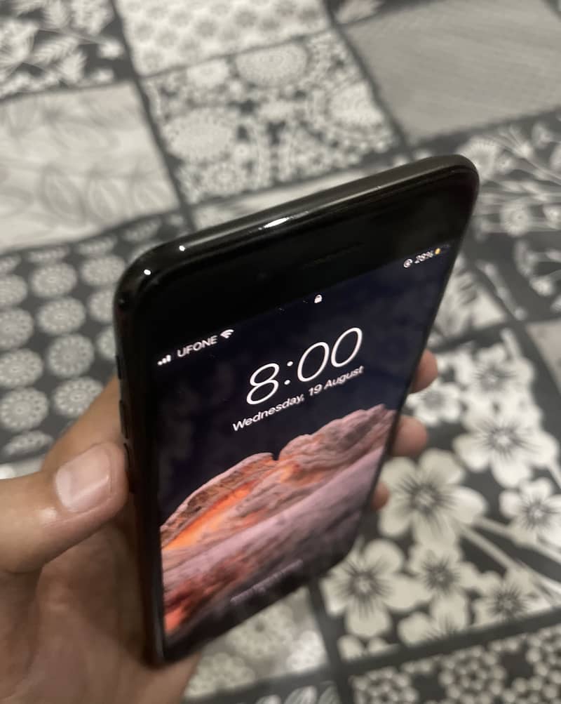 Apple iPhone 7 Plus 5