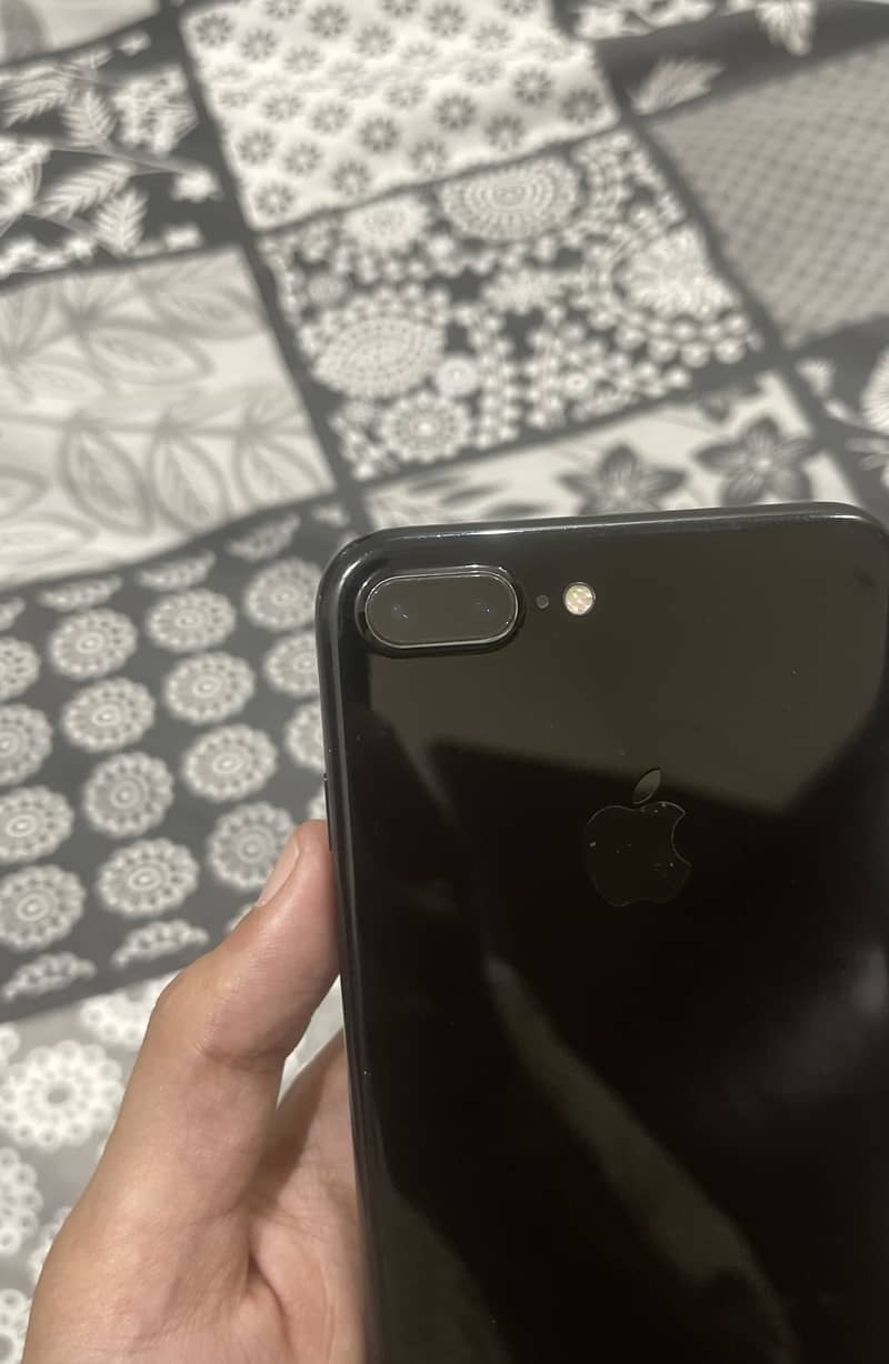 Apple iPhone 7 Plus 6