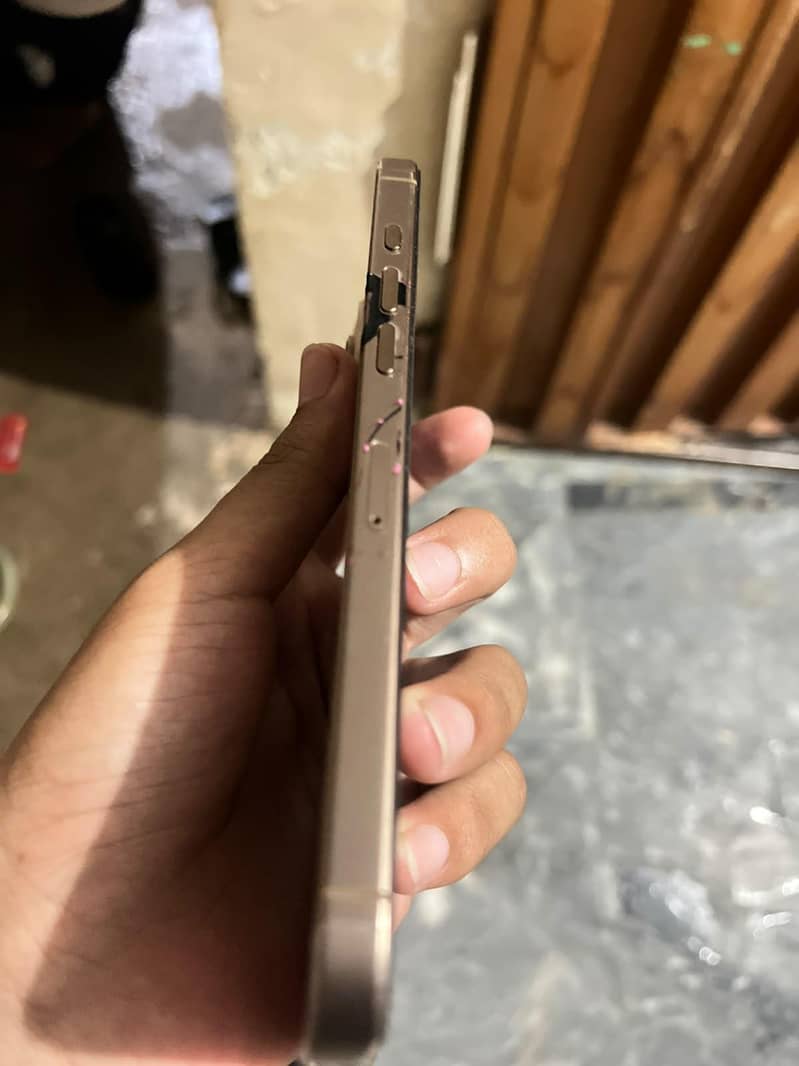 Apple iPhone 16 Pro Max 3
