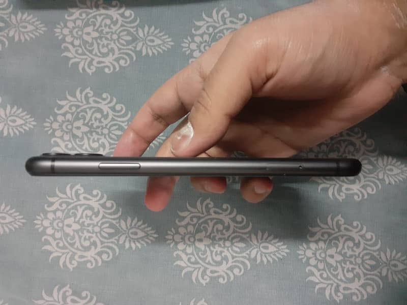 Apple iPhone 11 7