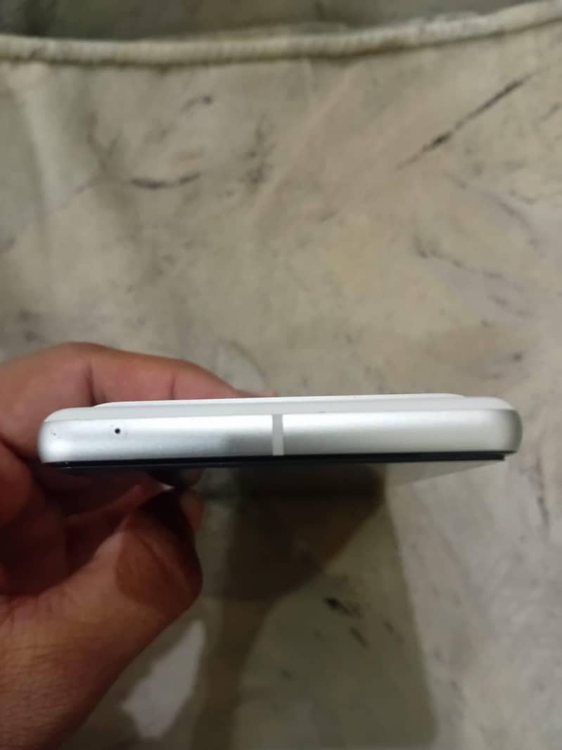 Google Pixel 7 4
