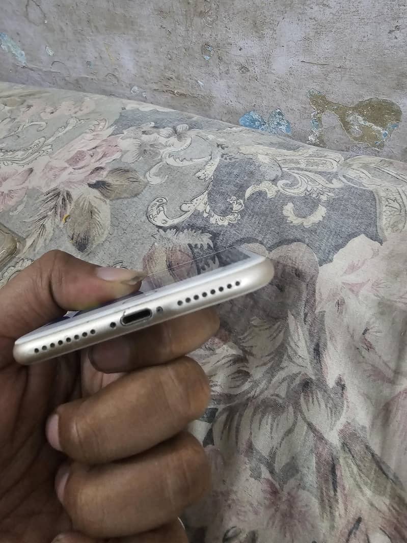Apple iPhone 7 Plus 1