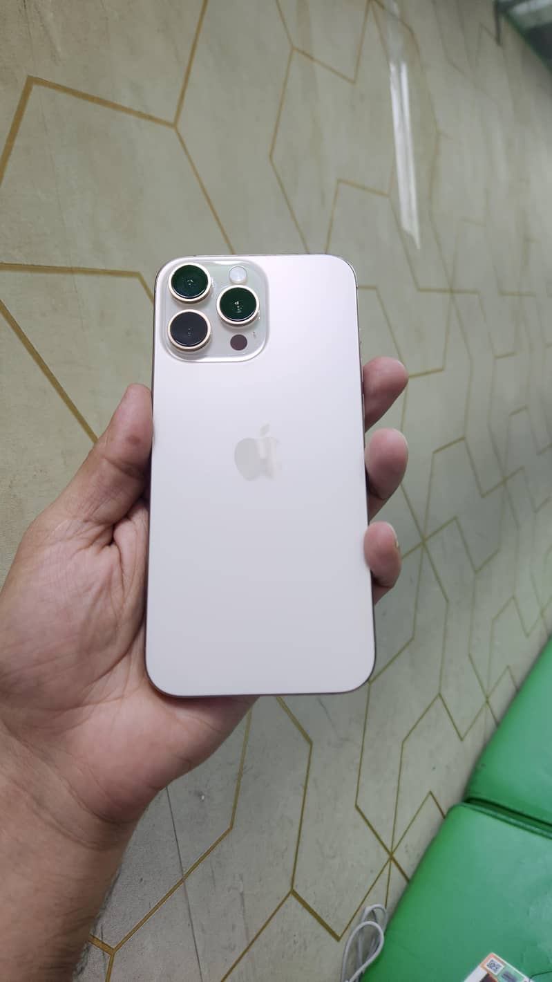 Apple iPhone 16 Pro Max 5