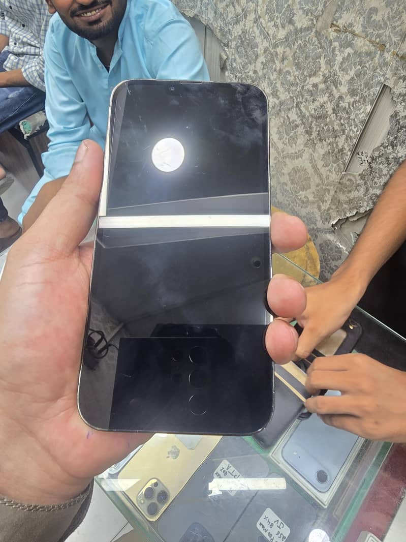 Apple iPhone 16 Pro Max 7