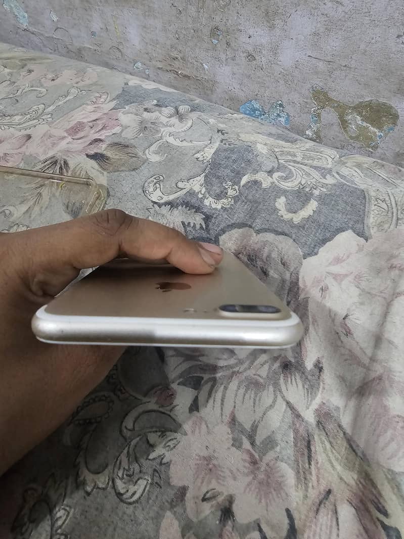 Apple iPhone 7 Plus 5