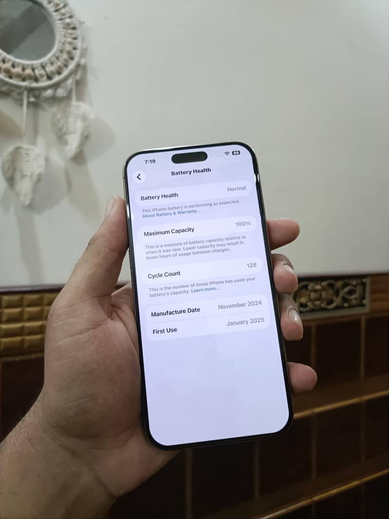 Apple iPhone 16 Pro Max 2