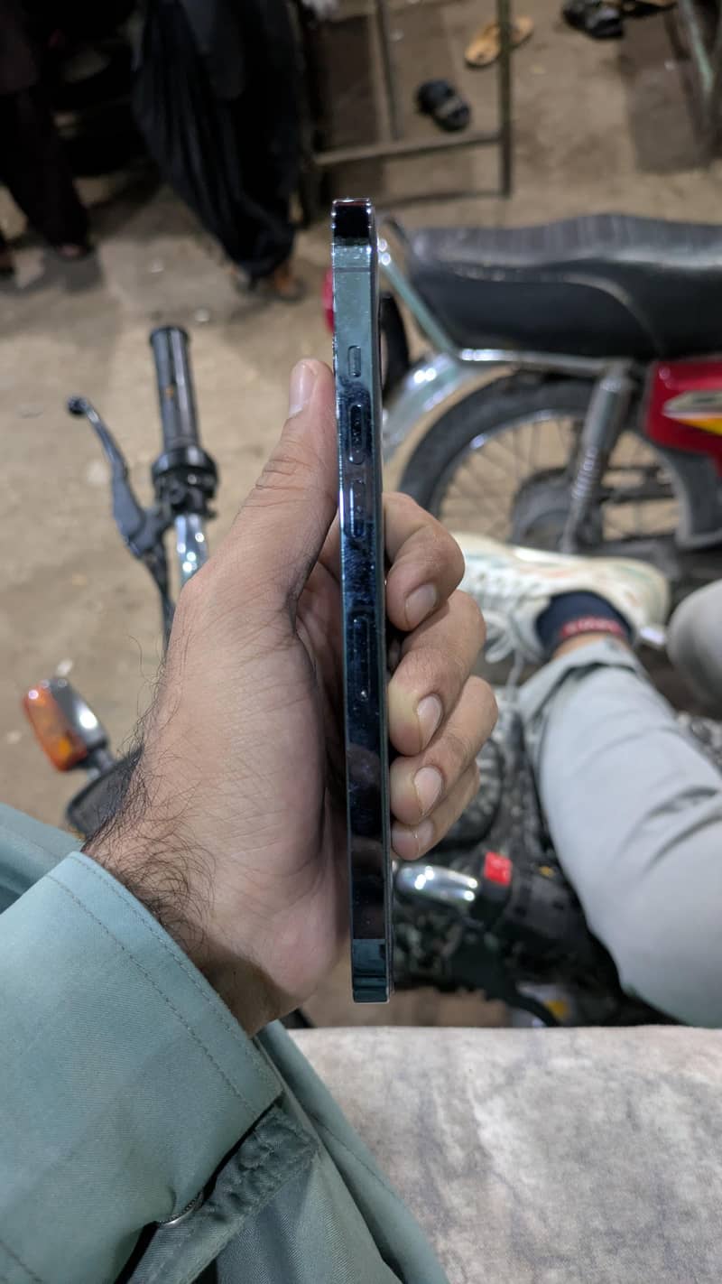 Apple iPhone 12 Pro Max 2