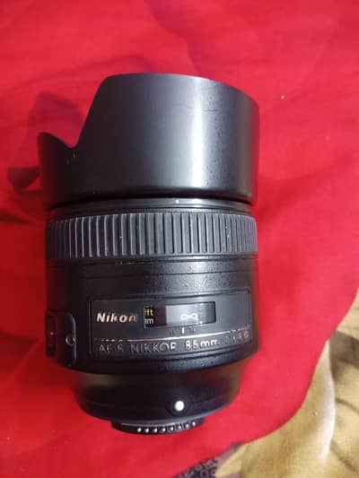 Nikon 85mm 1.8 G Lense.