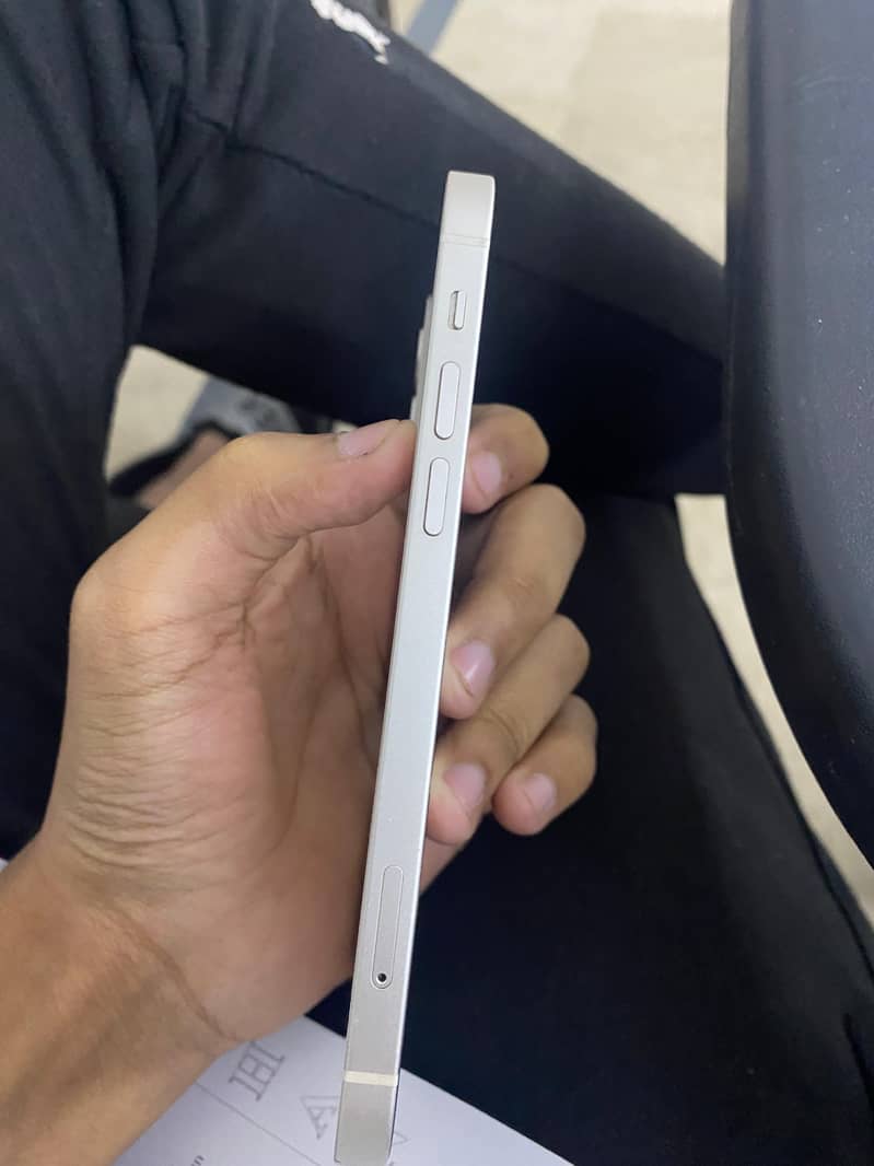 Apple iPhone 12 4