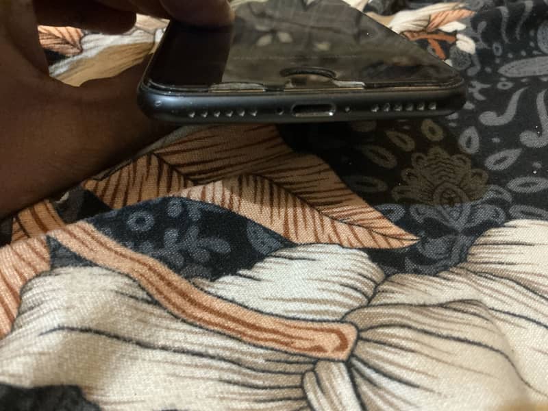 Apple iPhone 7 4