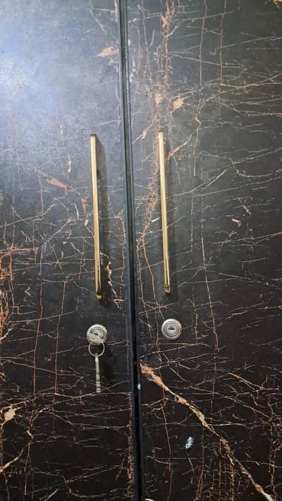 New Wooden Almari / Wardrobe For Sale – Beautiful & Spacious