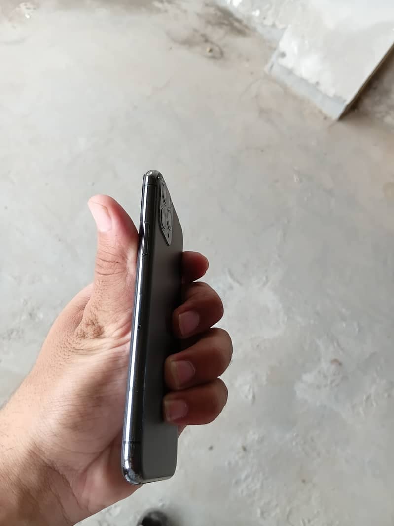 iPhone 11 Pro 2