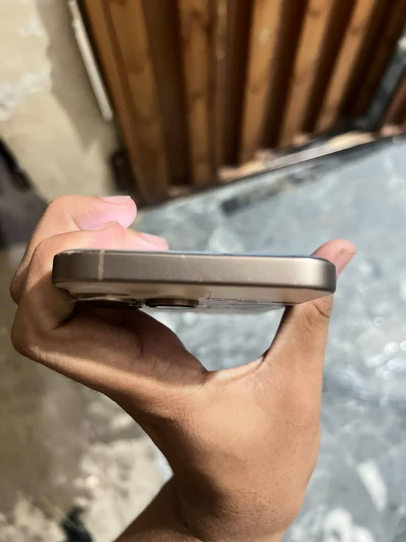 Apple iPhone 16 Pro Max 4