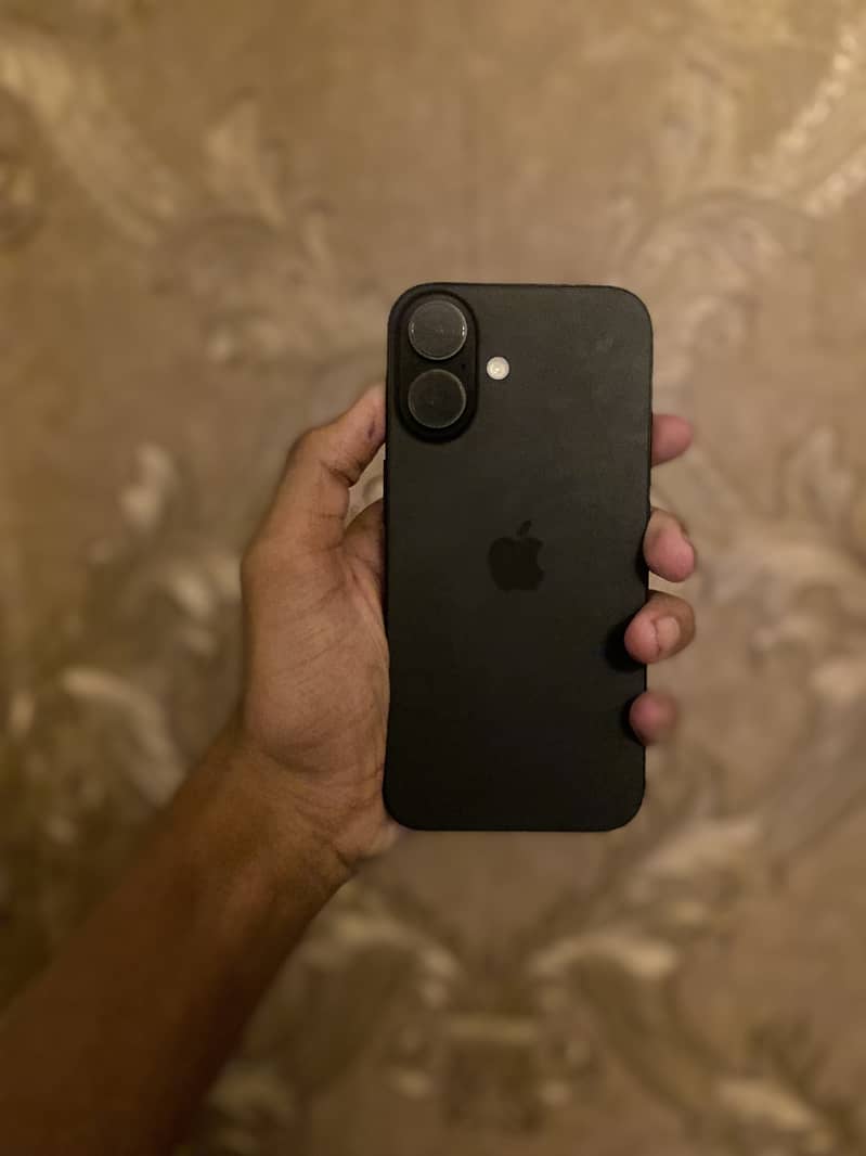 Apple iPhone 16 1