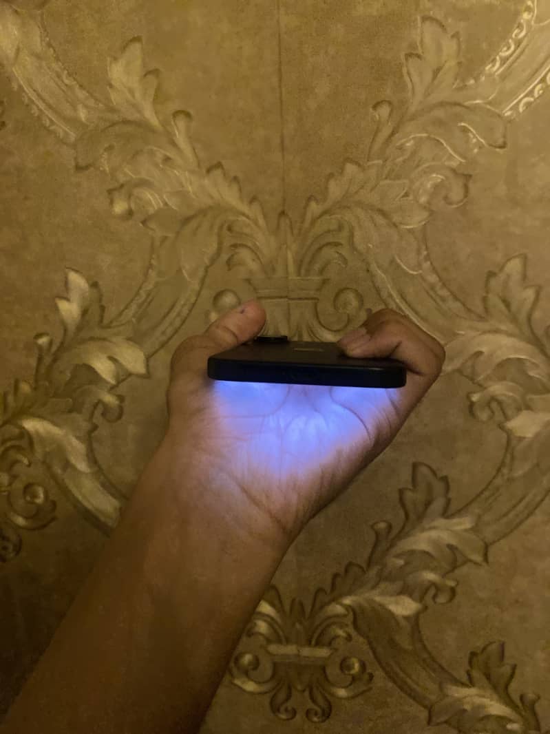 Apple iPhone 16 3