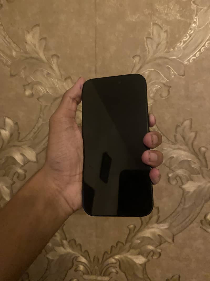Apple iPhone 16 6