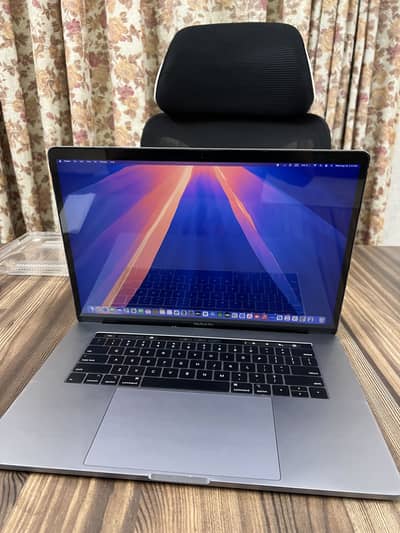 MacBook pro 2019 i9 32/512