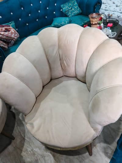 2 chairs    1 table     10/10condition