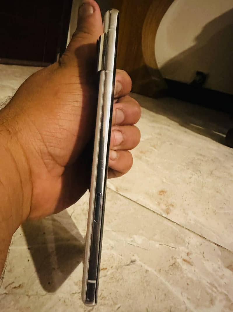 Google Pixel 7 Pro pin dot 4