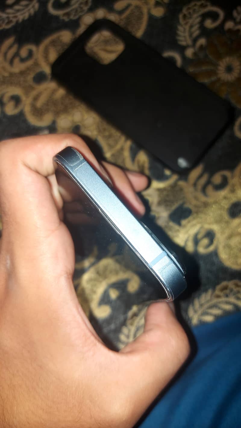 Apple iPhone 14 3
