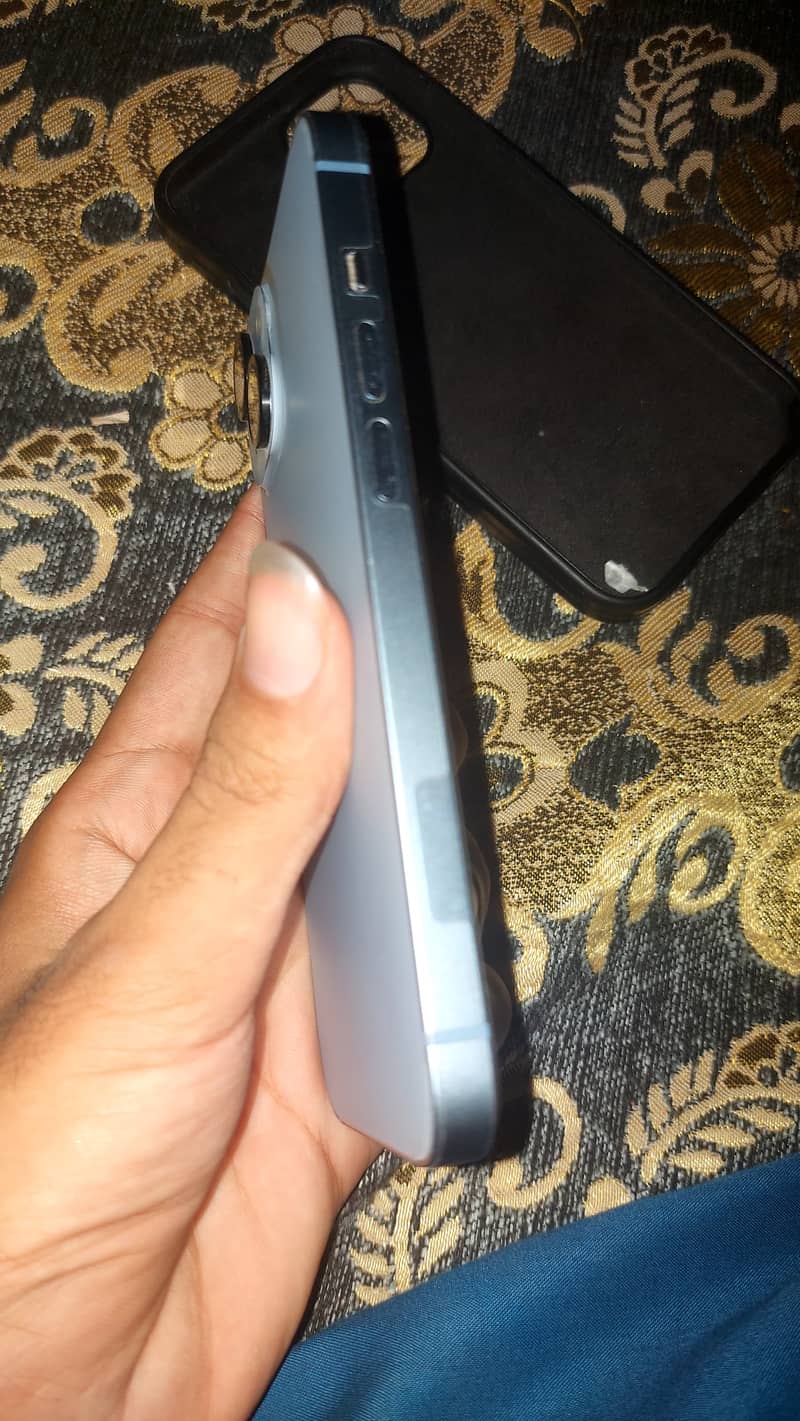 Apple iPhone 14 4