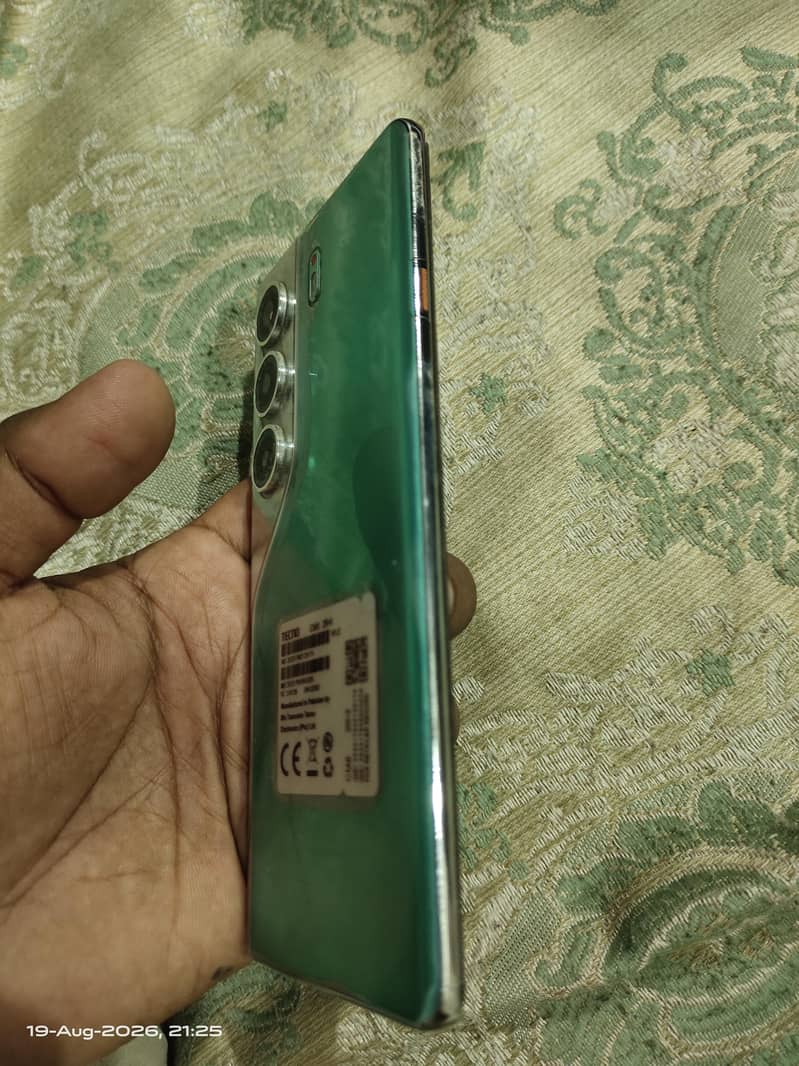 Tecno CAMON 40 Pro 6