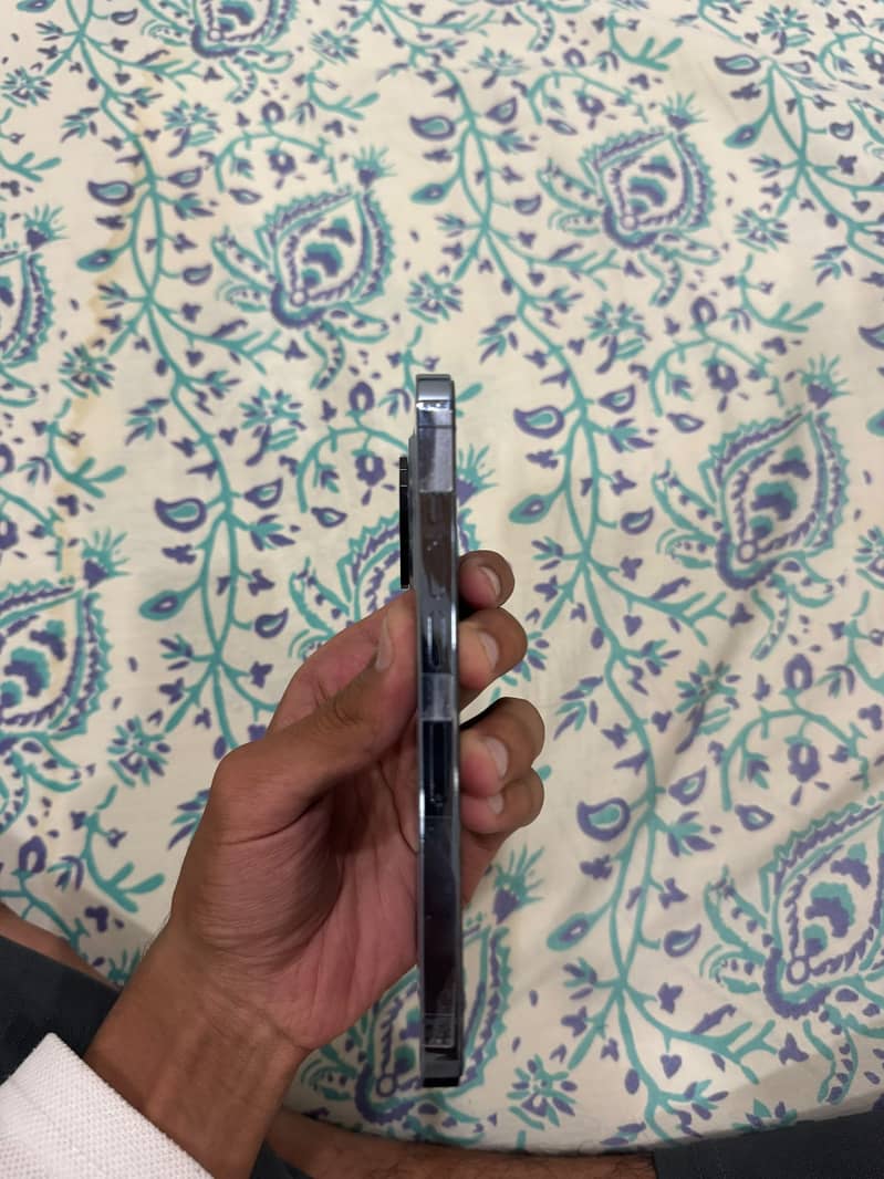 Apple iPhone 13 Pro 2