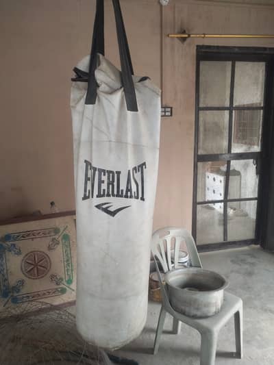 Punching bag with all acceries