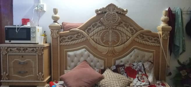bad with side table