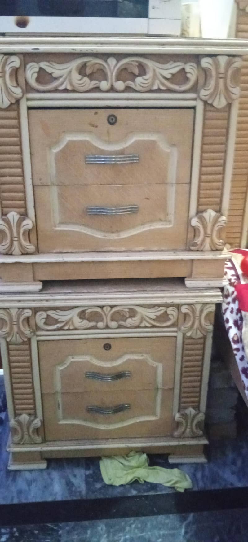 bad with side table 2