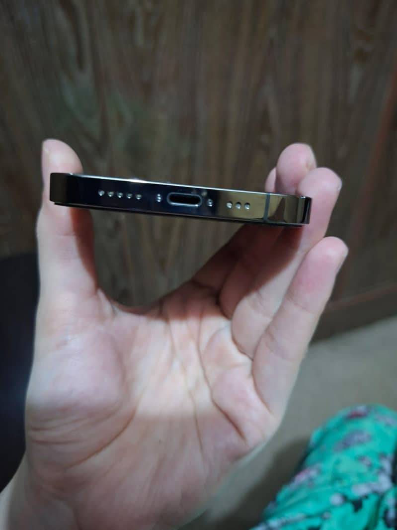 Apple iPhone 13 Pro 4