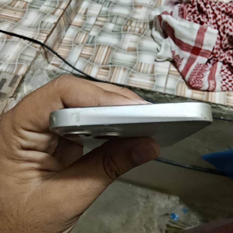 Apple iPhone 13 2