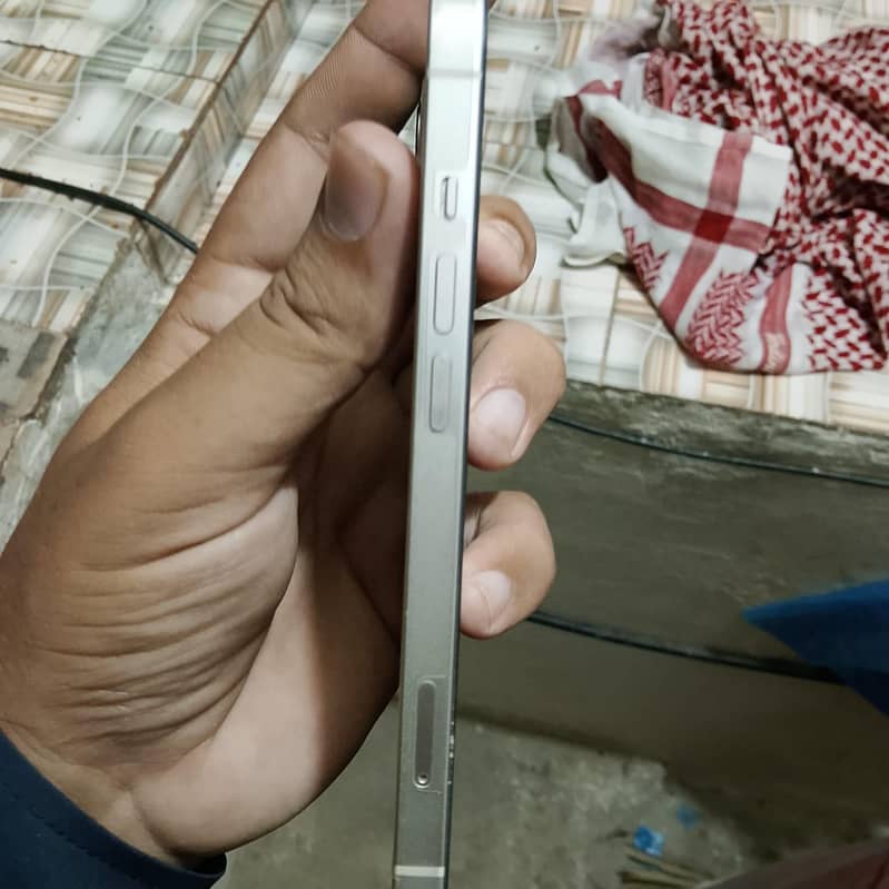 Apple iPhone 13 3