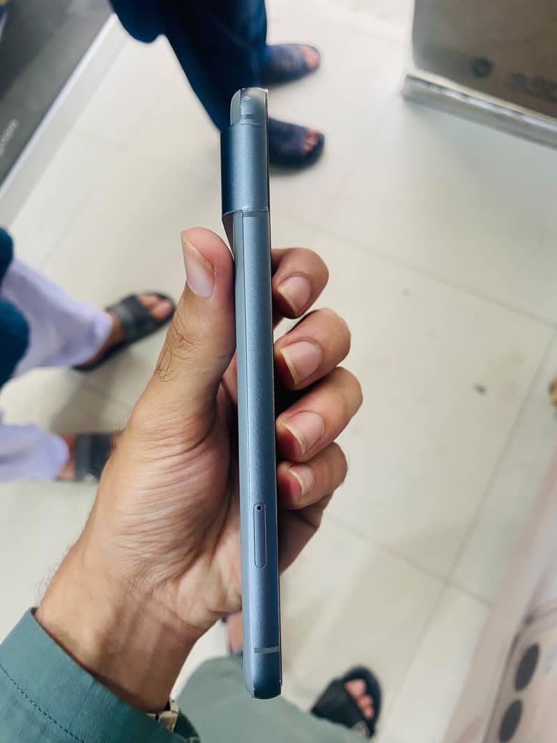 Google Pixel 8 4
