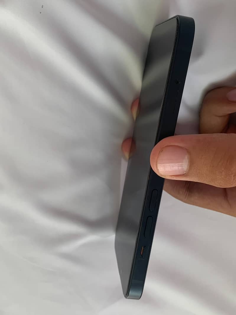 Apple iPhone 13 0