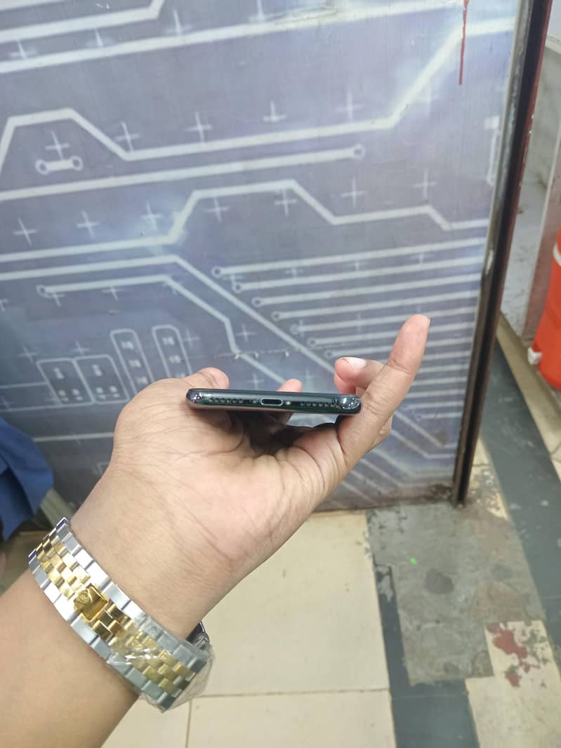 Apple iPhone X 4