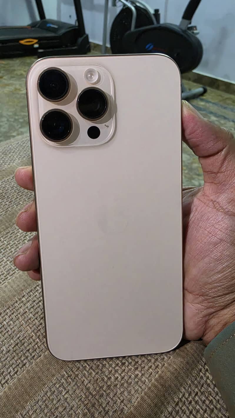 Apple iPhone 16 Pro Max 0
