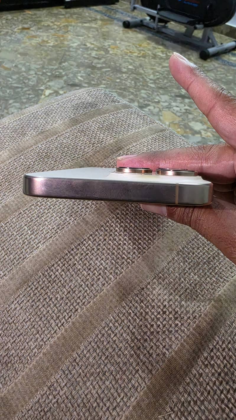 Apple iPhone 16 Pro Max 1