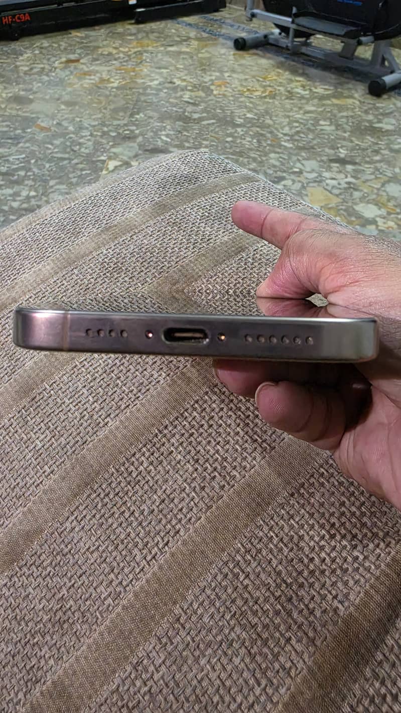 Apple iPhone 16 Pro Max 3