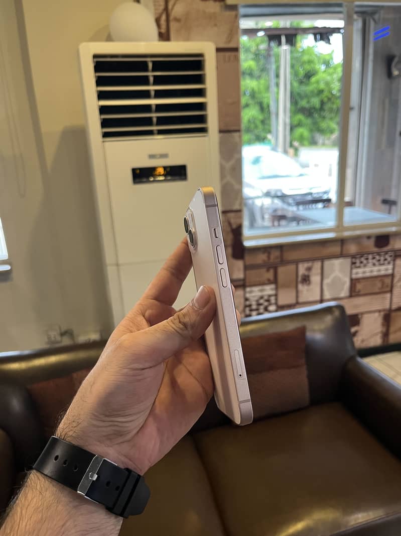 Apple iPhone 13 1