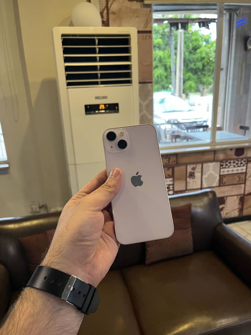 Apple iPhone 13 5