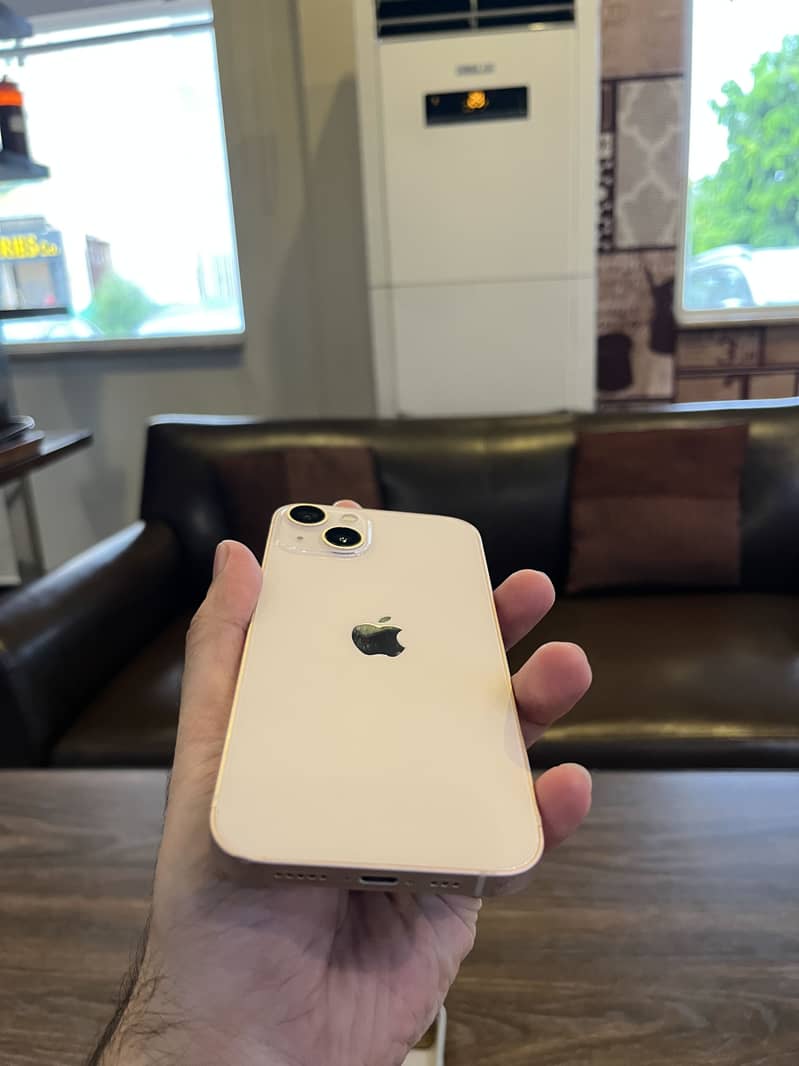 Apple iPhone 13 6