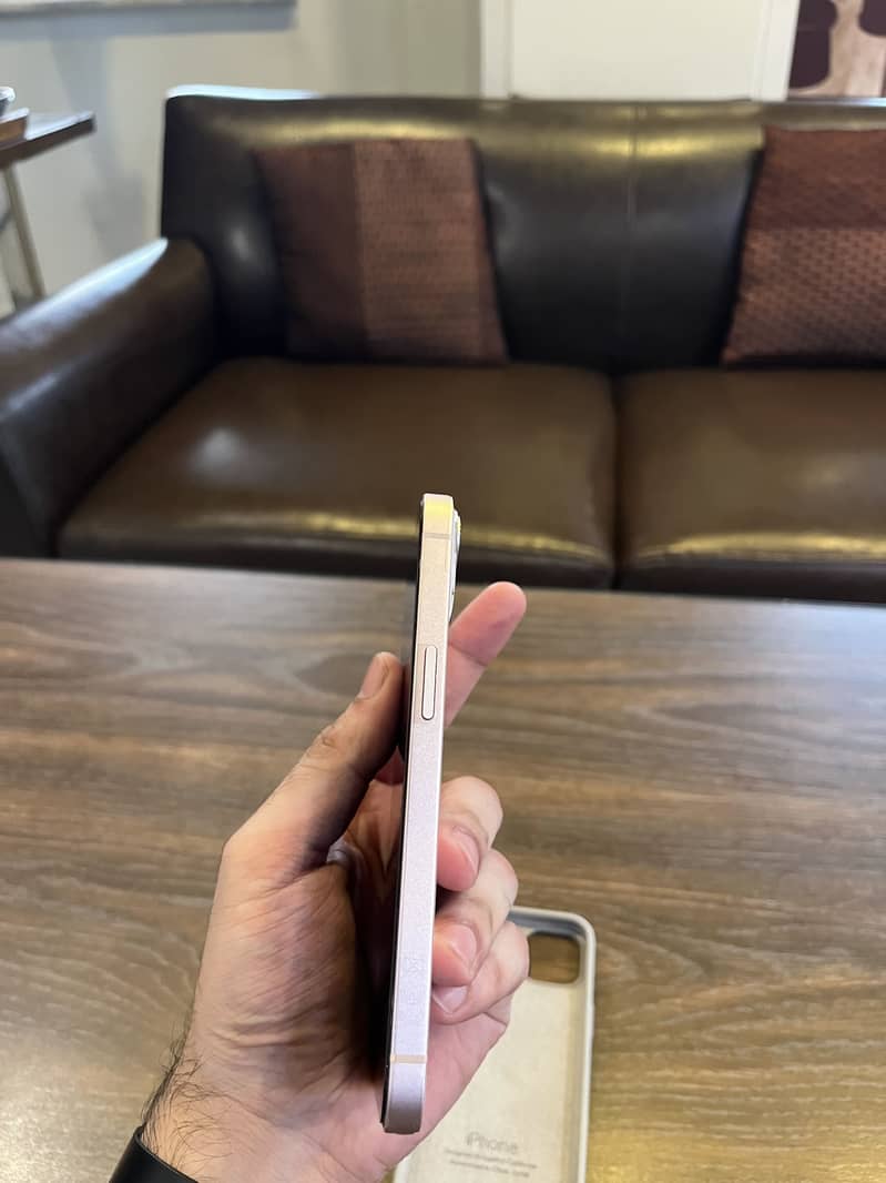 Apple iPhone 13 8