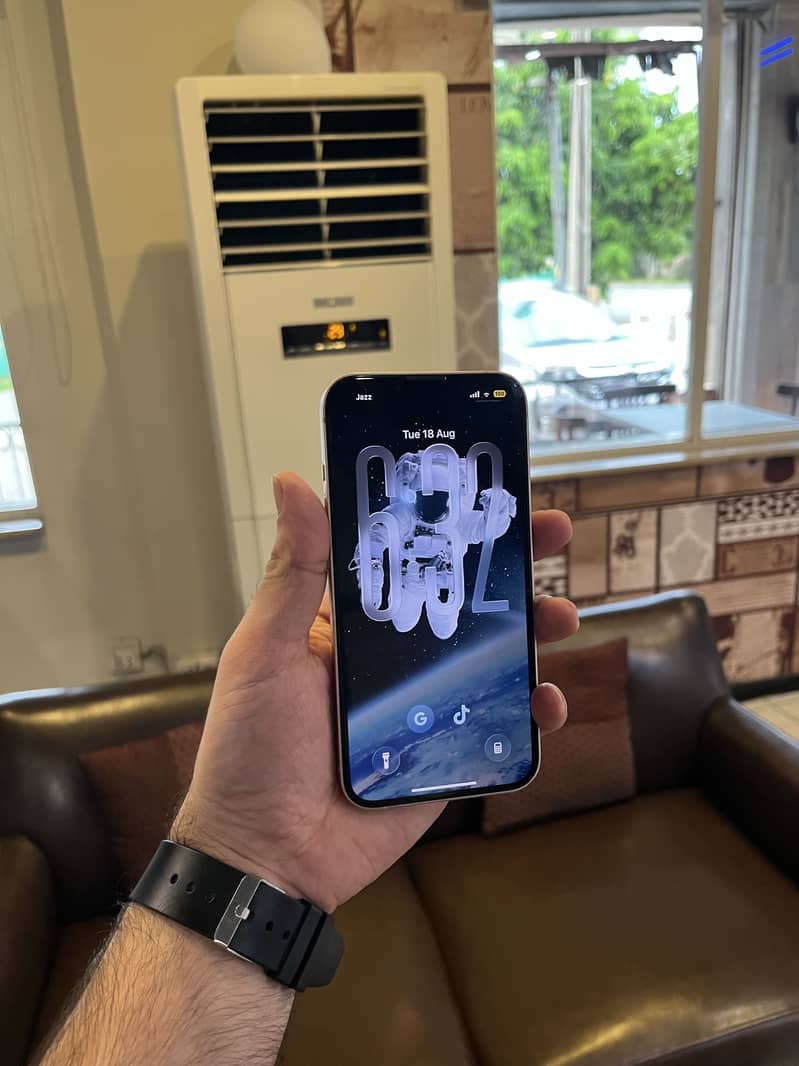 Apple iPhone 13 11