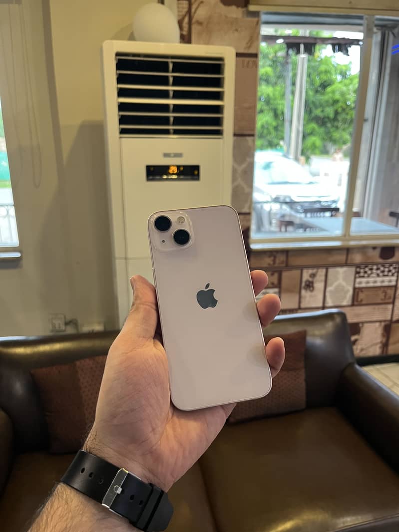 Apple iPhone 13 12