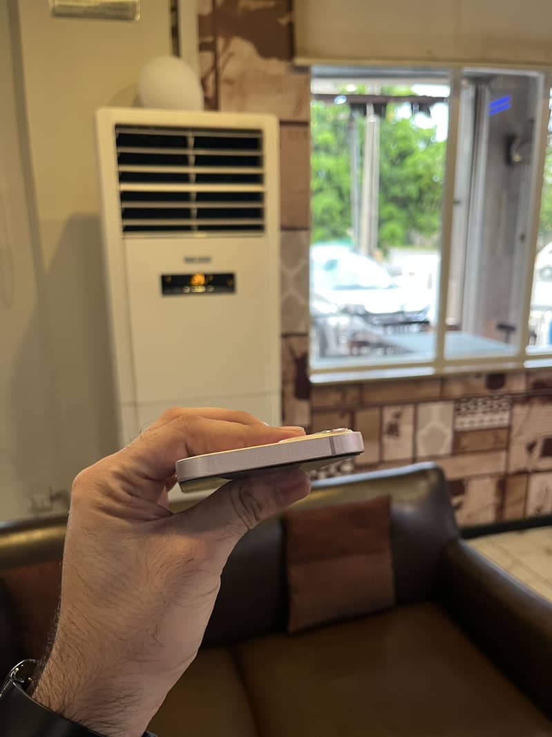 Apple iPhone 13 14