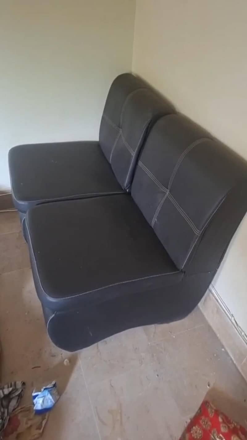 Sofa's single piece 0